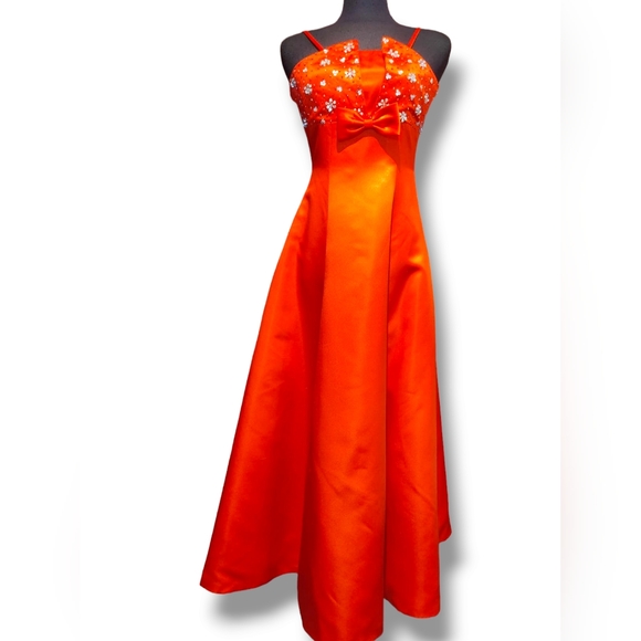 Scarlett evening gown - Picture 3 of 10